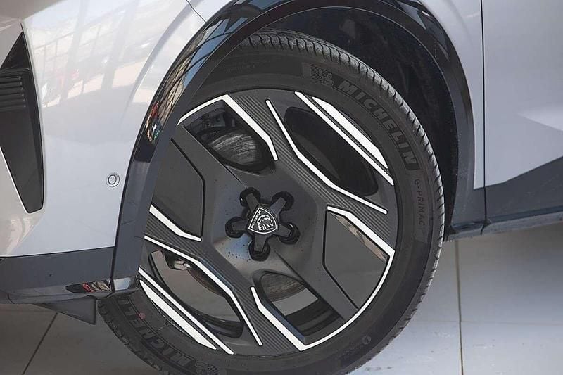 Gebraucht Peugeot e-3008 157 kW (214 PS) 2025 Grau SUV