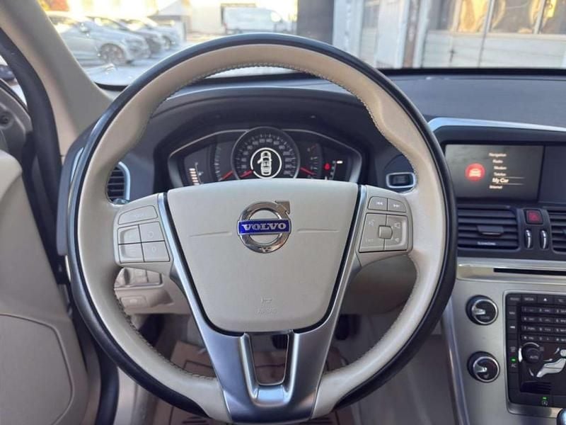 Gebraucht Volvo XC60 Kinetic 190 PS (139 kW) 2017 Beige SUV