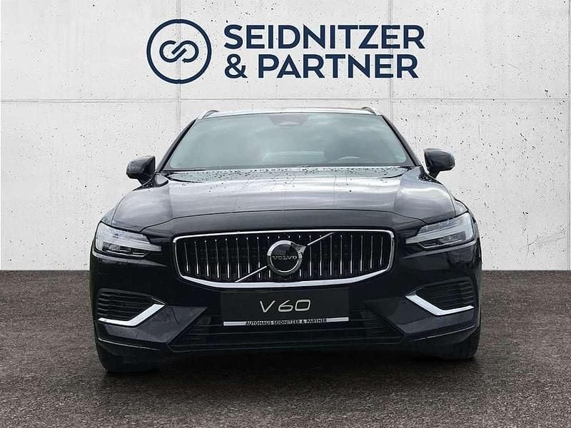 Gebraucht Volvo V60 Core 253 PS (186 kW) 2024 Schwarz Kombi
