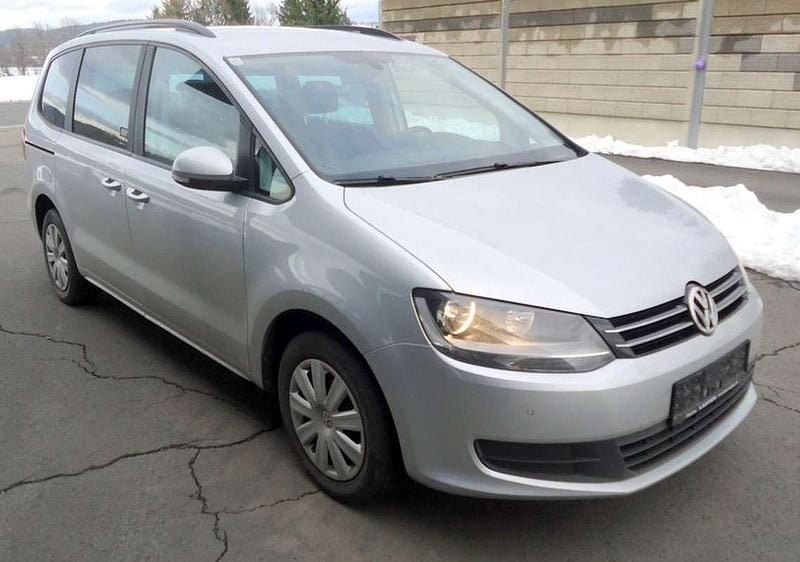 Gebraucht VW Sharan Trendline 140 PS (102 kW) 2015 Silber Van / Kleinbus