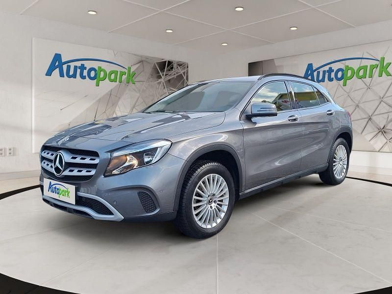 Grau Gebraucht 2018 Mercedes GLA200 Edition SUV | € 22.990 (Fairer Preis) - Bild 1/4