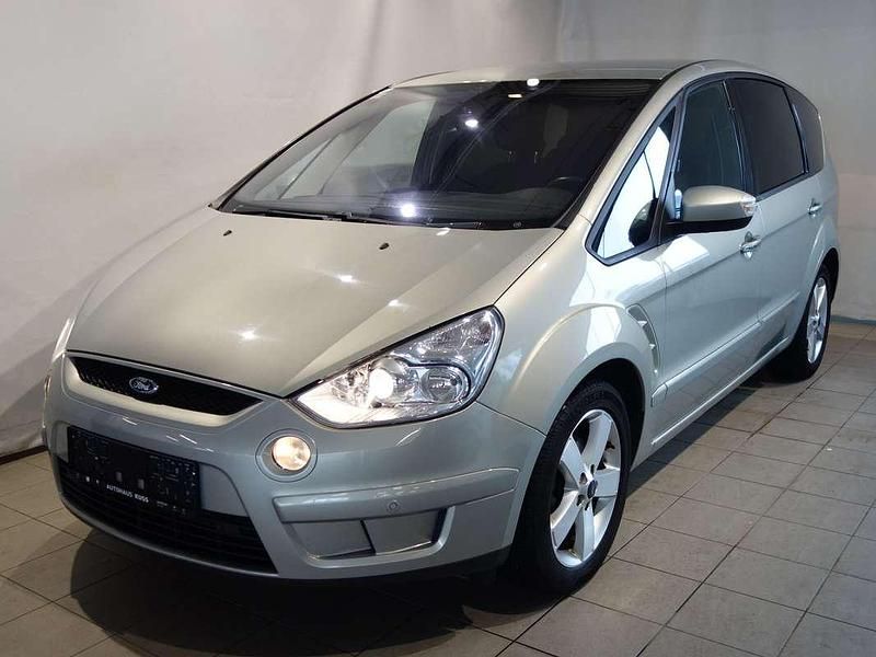 Grau Gebraucht 2009 Ford S-MAX Titanium Van / Kleinbus | € 6.890 - Bild 1/4