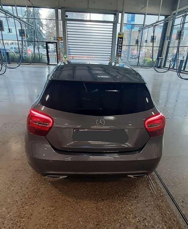 Gebraucht Mercedes A180 122 PS (89 kW) 2016 Grau Limousine