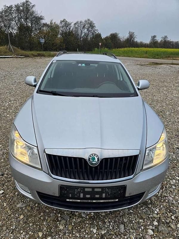 Silber Gebraucht 2012 Skoda Octavia Kombi | € 2.500 (Superpreis) - Bild 1/4