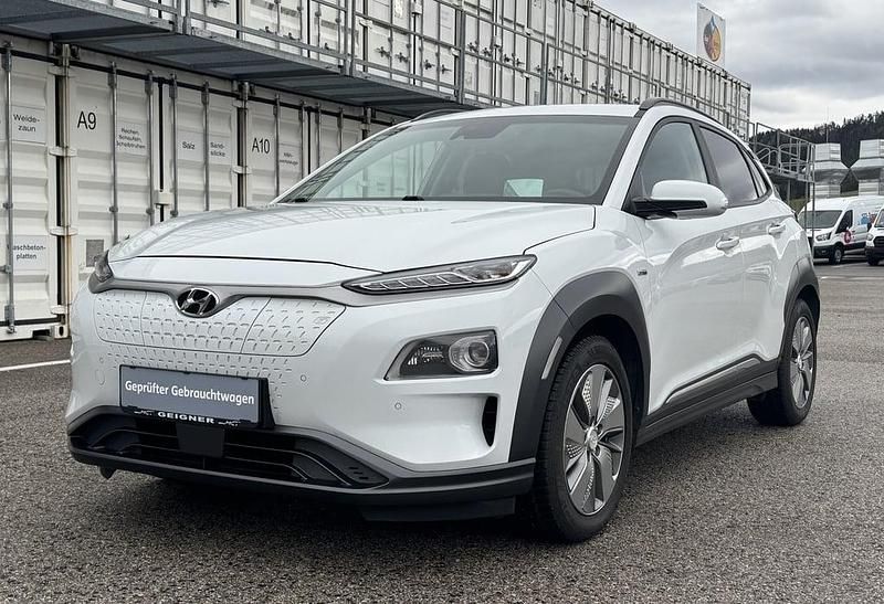 Weiss normal Gebraucht 2020 Hyundai Kona SUV | € 15.900 (Fairer Preis) - Bild 1/4