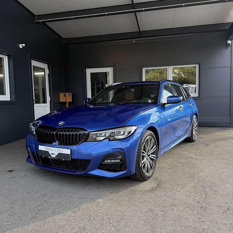 Blau Gebraucht 2020 BMW 330 M Sport Kombi | € 31.990 (Guter Preis) - Bild 1/4