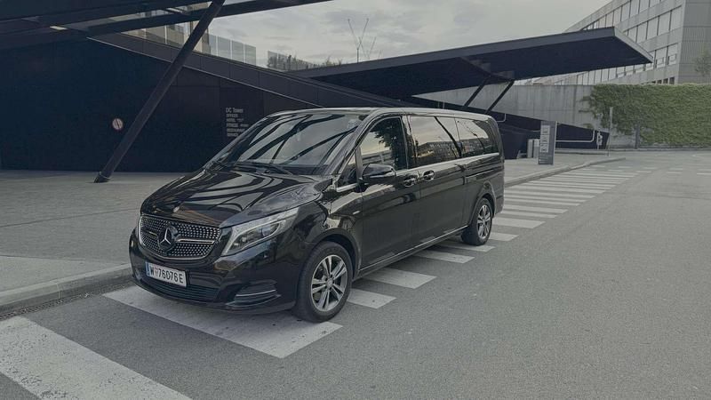 Schwarz Gebraucht 2016 Mercedes V250 Avantgarde Van / Kleinbus | € 30.500 - Bild 1/4