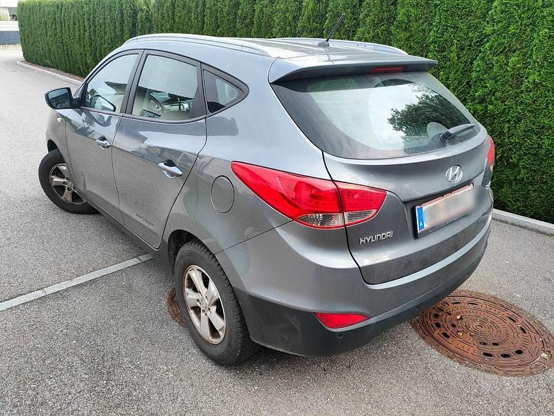 Gebraucht Hyundai ix35 Life 135 PS (99 kW) 2012 Grau SUV