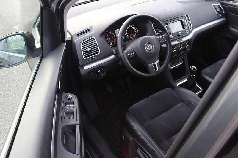 Gebraucht VW Sharan 140 PS (102 kW) 2014 Grau Van / Kleinbus