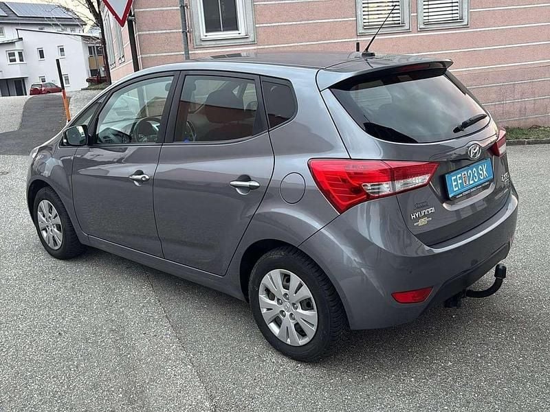 Gebraucht Hyundai ix20 Comfort 116 PS (85 kW) 2012 Grau Kleinwagen
