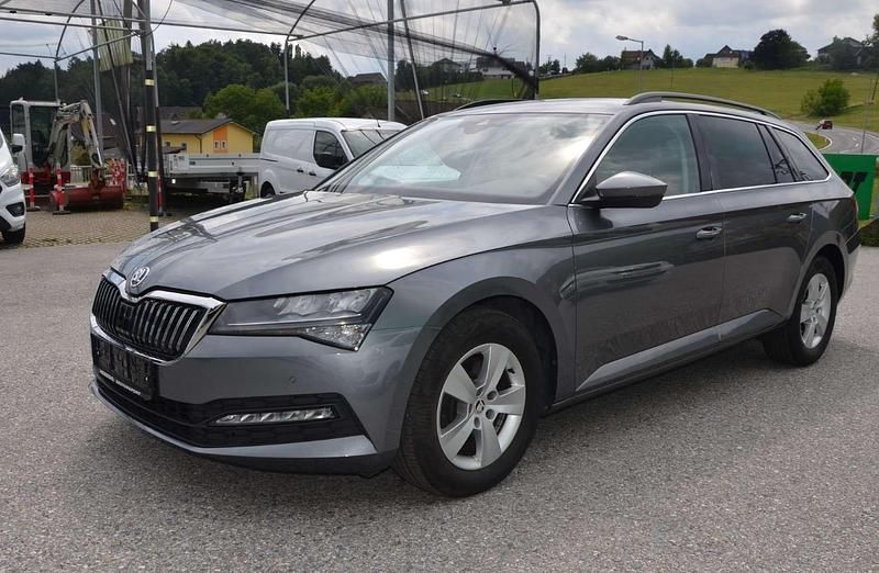 Gebraucht Skoda Superb 150 PS (110 kW) 2022 Grau Kombi