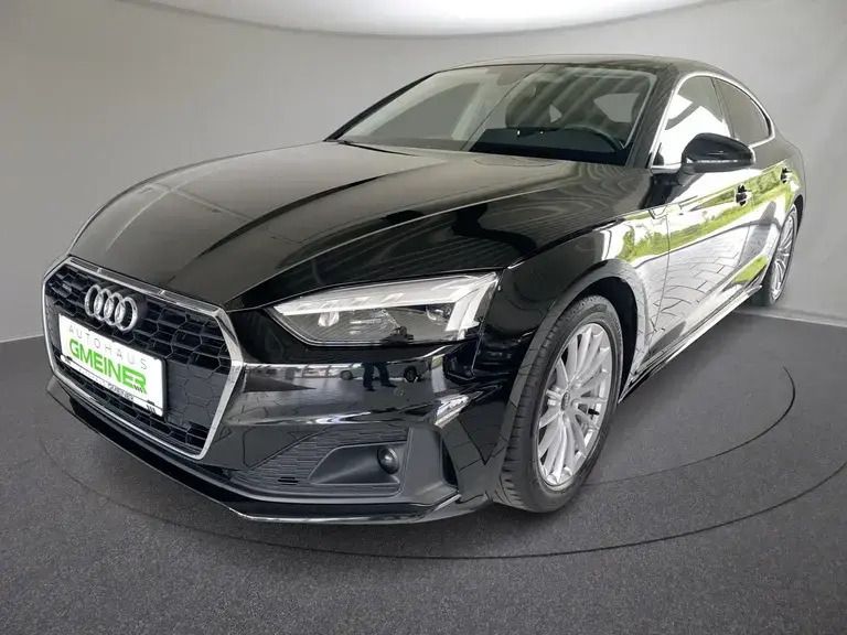 Schwarz metallic Gebraucht 2021 Audi A5 Sportback Kleinwagen | € 37.390 (Teuer) - Bild 1/4