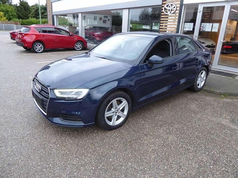 Gebraucht Audi A3 116 PS (85 kW) 2020 Blau Limousine