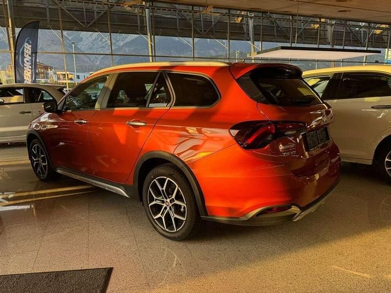 Gebraucht Fiat Tipo Cross 131 PS (96 kW) 2022 Orange Van