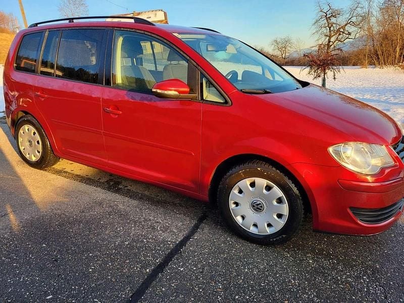 Gebraucht VW Touran Trendline 105 PS (77 kW) 2009 Rot Van / Kleinbus