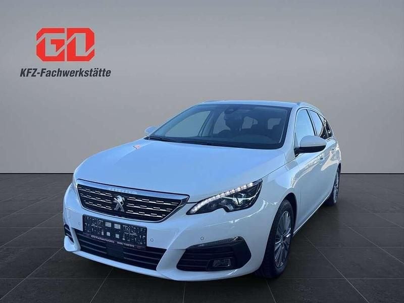 Weiß Gebraucht 2021 Peugeot 308 Allure Kombi | € 12.980 (Fairer Preis) - Bild 1/4