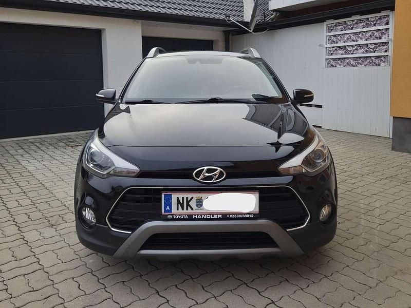Gebraucht Hyundai i20 Active 120 PS (88 kW) 2016 Schwarz Limousine