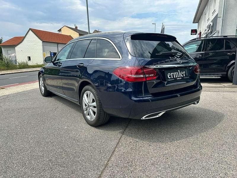 Gebraucht Mercedes C220 Business 194 PS (142 kW) 2019 Blau Kombi