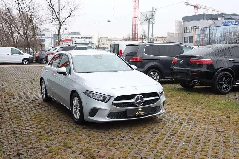 Gebraucht Mercedes A180 116 PS (85 kW) 2018 Grau Kleinwagen