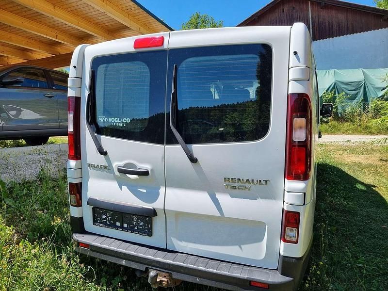 Gebraucht Renault Trafic 140 PS (102 kW) 2016 Weiß Van / Kleinbus