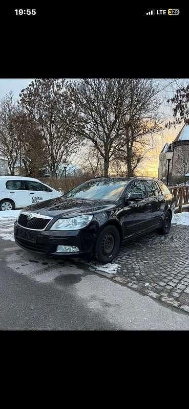 Gebraucht Skoda Octavia Ambition 105 PS (77 kW) 2012 Schwarz Kombi
