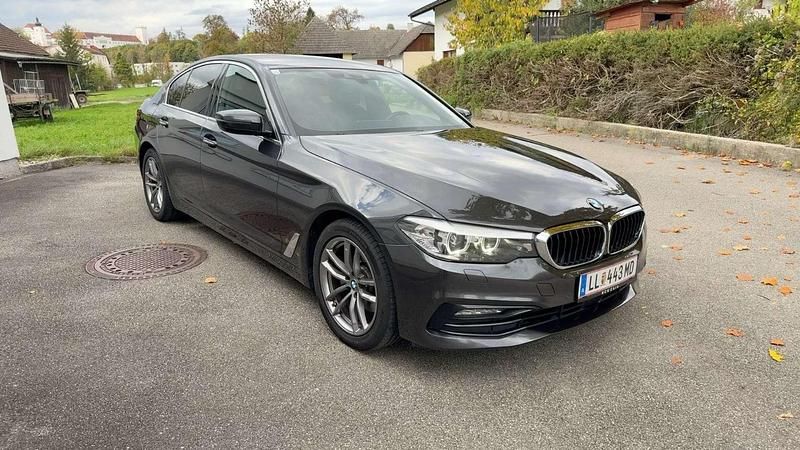 Grau Gebraucht 2017 BMW 520 Sport Line Limousine | € 22.900 (Fairer Preis) - Bild 1/4