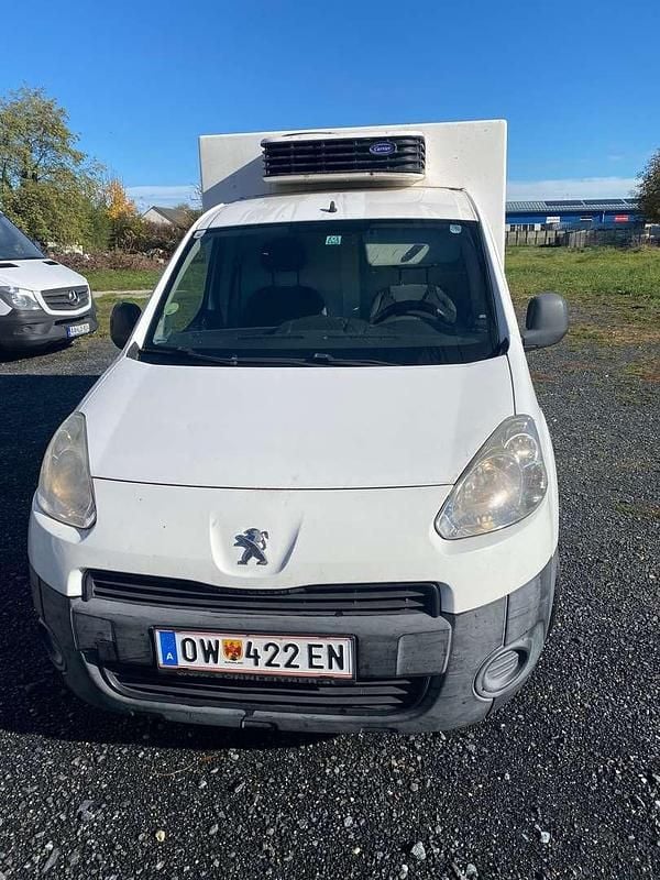 Gebraucht Peugeot Partner Family 90 PS (66 kW) 2013 Weiß Van / Kleinbus