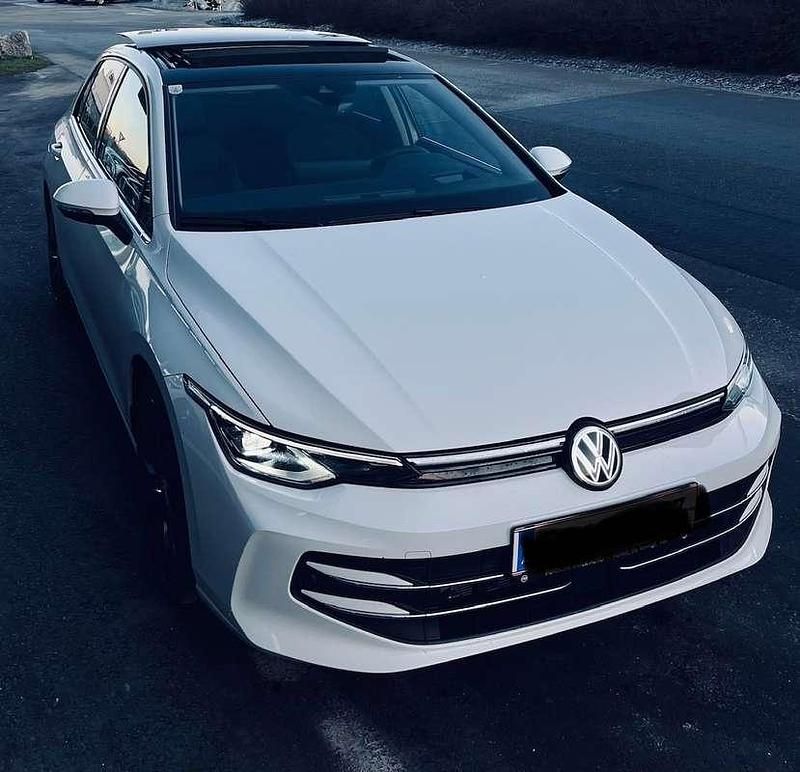 Gebraucht VW Golf VIII Style 150 PS (110 kW) 2024 Weiß Limousine