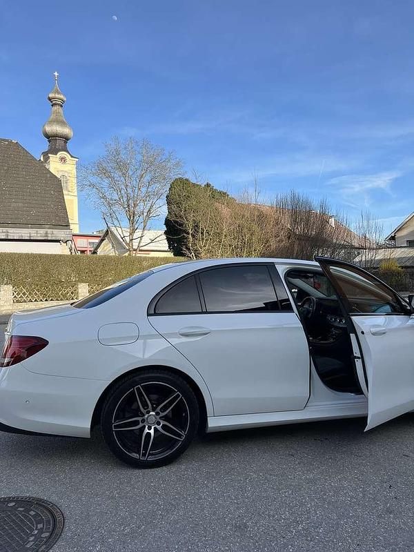 Gebraucht Mercedes E220 194 PS (142 kW) 2017 Limousine