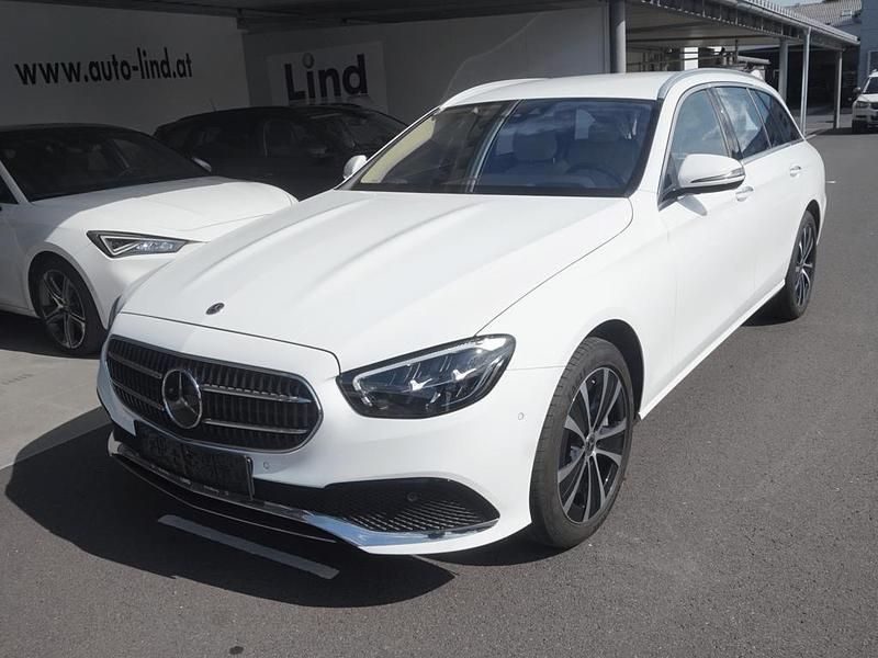 Weiss normal Gebraucht 2022 Mercedes E300 Kombi | € 36.990 (Teuer) - Bild 1/4