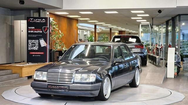 Gebraucht Mercedes E300 103 PS (75 kW) 1989 Schwarz Limousine