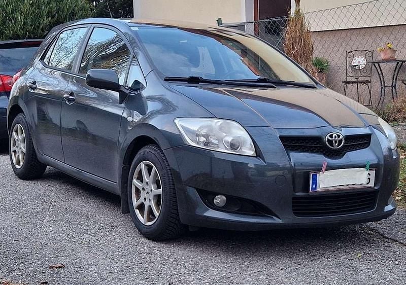 Grün Gebraucht 2007 Toyota Auris Limousine | € 4.500 - Bild 1/4
