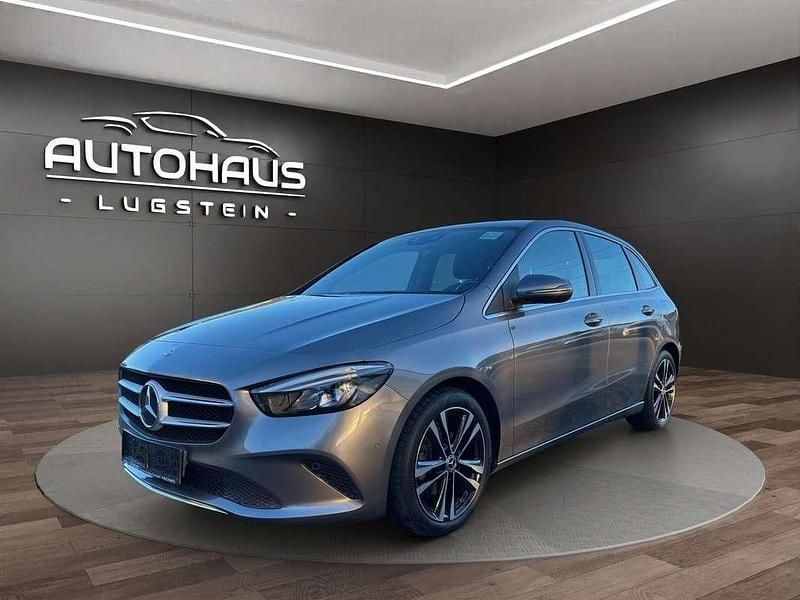 Grau Gebraucht 2020 Mercedes B200 Edition 1 Van / Kleinbus | € 25.990 (Fairer Preis) - Bild 1/4