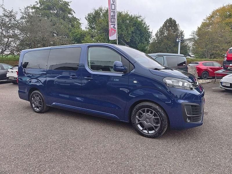 Blau Gebraucht 2018 Citroën Spacetourer Feel Van / Kleinbus | € 32.990 (Fairer Preis) - Bild 1/4