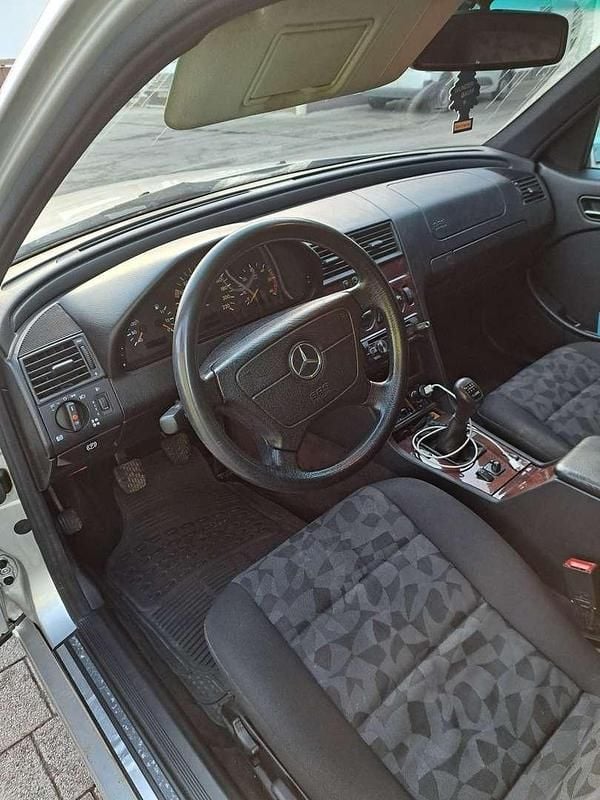 Gebraucht Mercedes C200 102 PS (75 kW) 2000 Limousine