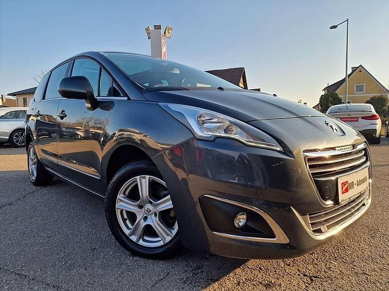 Grau Gebraucht 2016 Peugeot 5008 Business-Line Van / Kleinbus | € 12.590 (Teuer) - Bild 1/4