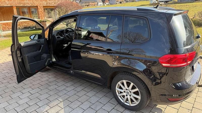 Gebraucht VW Touran Comfortline 110 PS (80 kW) 2016 Schwarz Van / Kleinbus