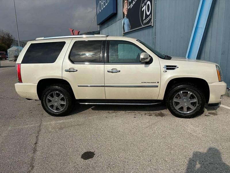 Gebraucht Cadillac Escalade 409 PS (300 kW) 2011 Weiß SUV
