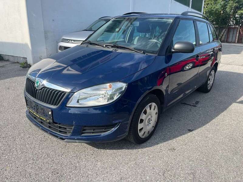 Blau Gebraucht 2010 Skoda Fabia Kleinwagen | € 2.190 (Guter Preis) - Bild 1/4