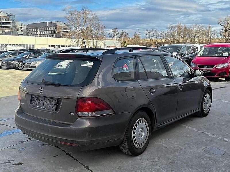 Gebraucht VW Golf VII Trendline 105 PS (77 kW) 2013 Braun Kombi