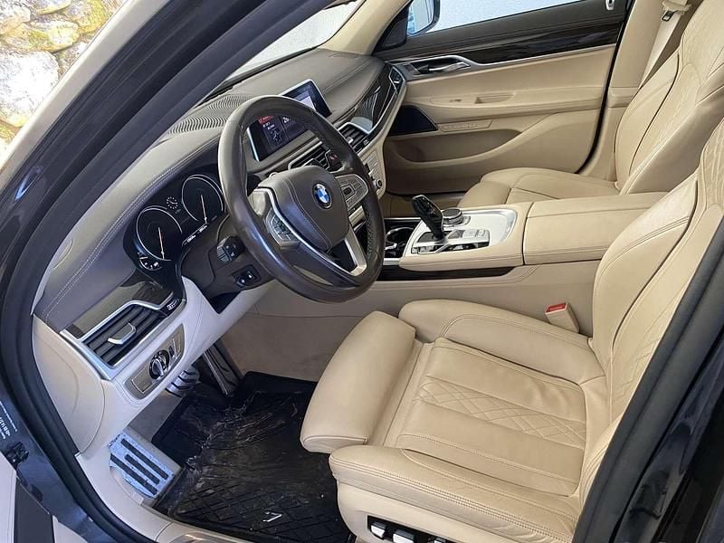 Gebraucht BMW 730 265 PS (194 kW) 2018 Grau Limousine