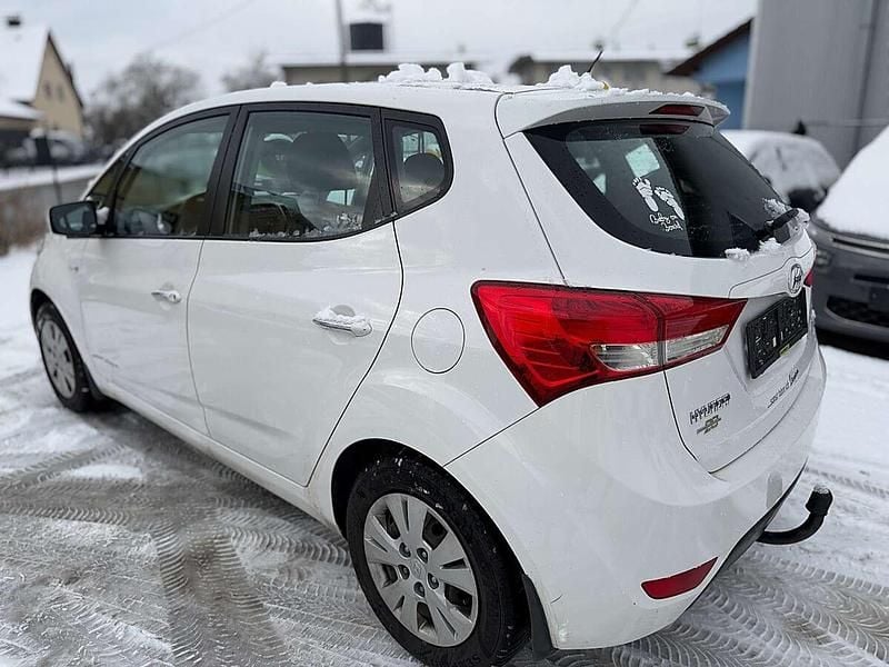Gebraucht Hyundai ix20 90 PS (66 kW) 2012 Weiß Kleinwagen