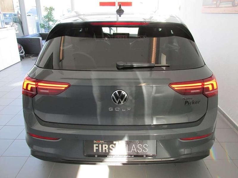 Neu VW Golf VIII 116 PS (85 kW) 2025 Grau Limousine