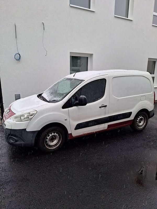 Weiß Gebraucht 2010 Peugeot Partner Van / Kleinbus | € 3.880 - Bild 1/4