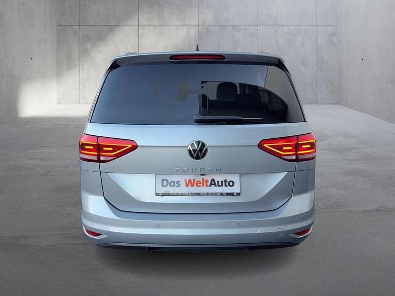 Neu VW Touran 150 PS (110 kW) 2025 Silber  metallic Van / Kleinbus