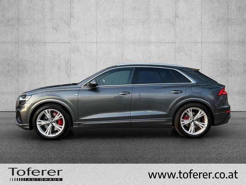 Gebraucht Audi Q8 Ambiente 381 PS (280 kW) 2022 Mittelgrau  metallicperleffekt SUV