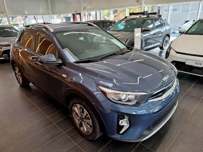Neu Kia Stonic Silver 101 PS (74 kW) 2025 Blau SUV