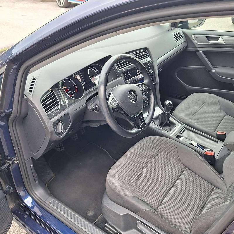 Gebraucht VW Golf VII Comfortline 116 PS (85 kW) 2018 Blau Kombi