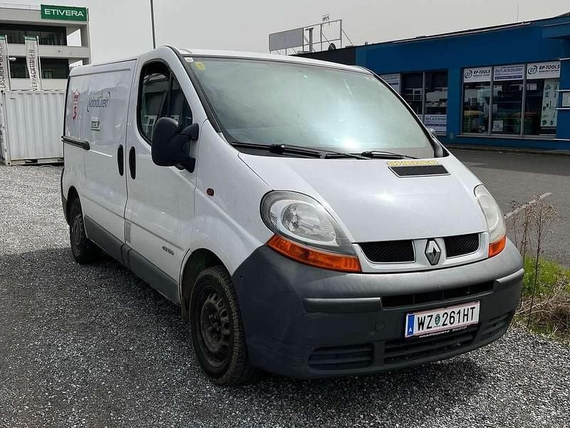 Weiß Gebraucht 2004 Renault Trafic Van / Kleinbus | € 2.200 (Etwas zu teuer) - Bild 1/4