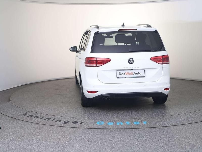 Gebraucht VW Touran Comfortline 150 PS (110 kW) 2022 Weiß Van / Kleinbus
